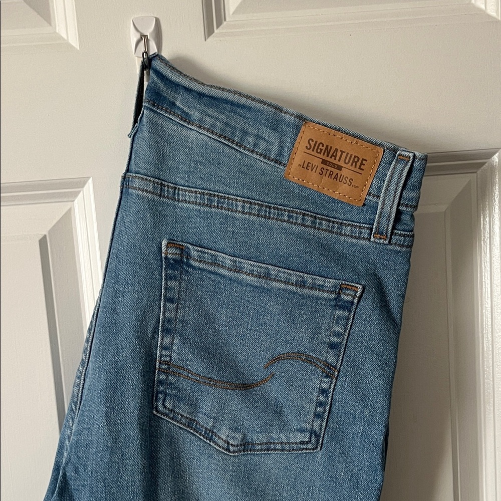 Levi's Signature Straight Fit Blue Jeans